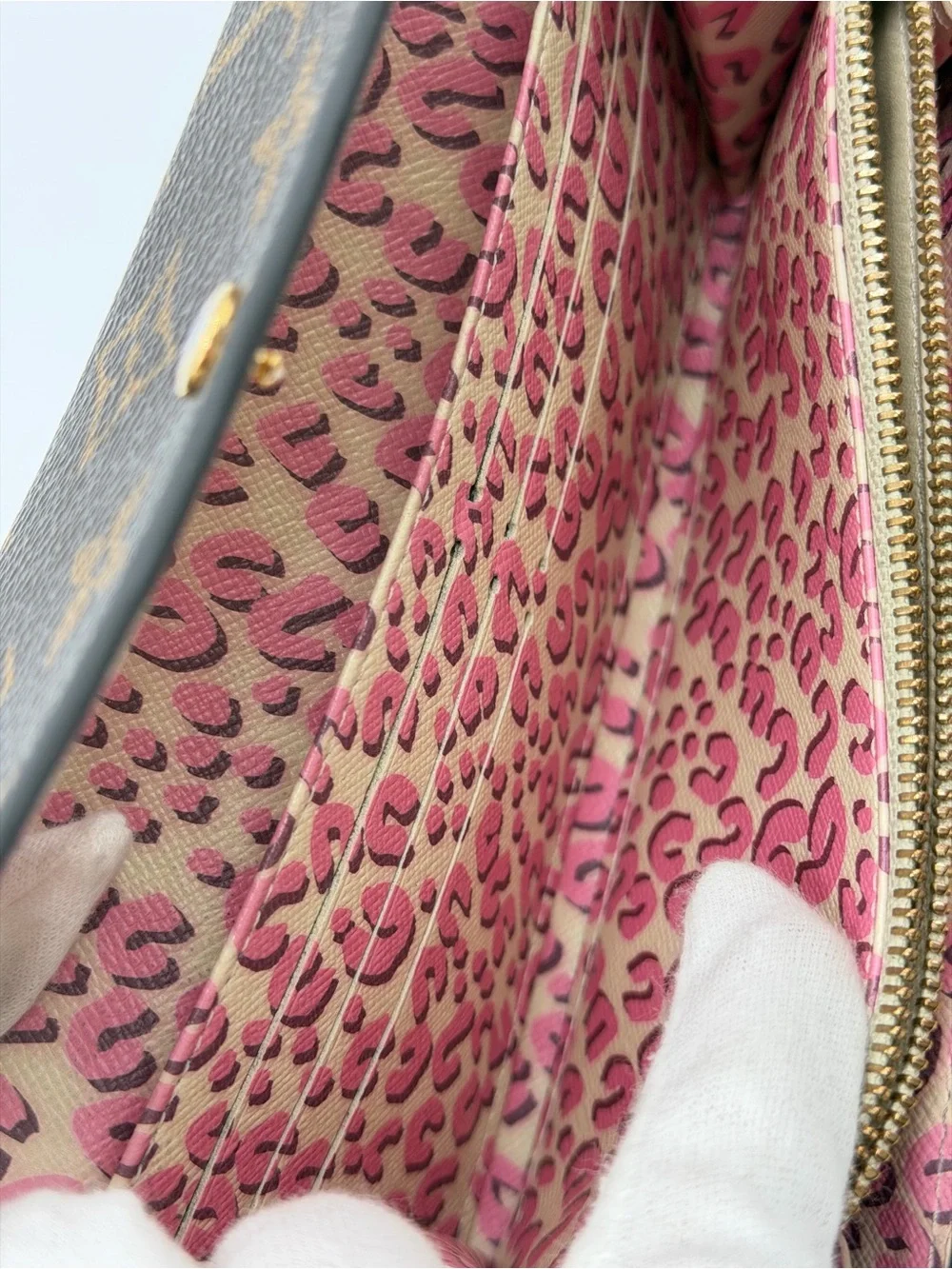 LV Limited Edit Sarah Sprouse x Monogram Wallet w/Pink Leopard Interior Full Set - Picture 8 of 16